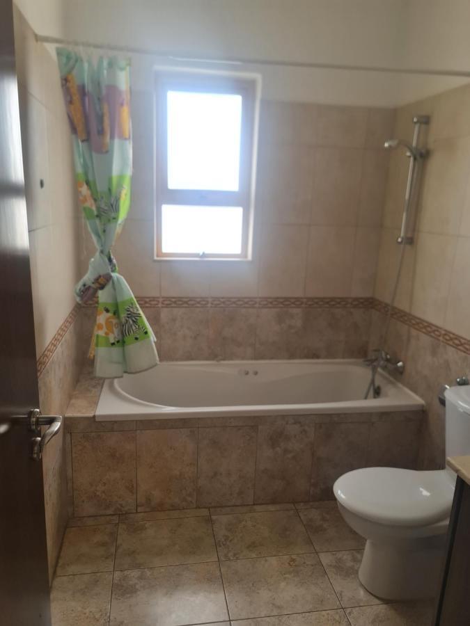 Appartamento Top Floor 1 Bdrm Aprtrmnt Dromolaxia Esterno foto