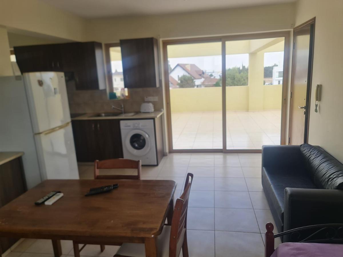 Appartamento Top Floor 1 Bdrm Aprtrmnt Dromolaxia Esterno foto