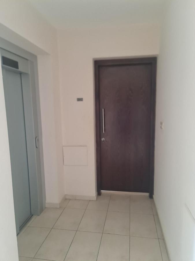 Appartamento Top Floor 1 Bdrm Aprtrmnt Dromolaxia Esterno foto