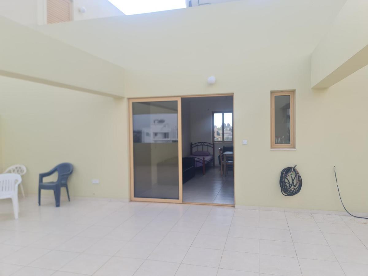 Appartamento Top Floor 1 Bdrm Aprtrmnt Dromolaxia Esterno foto