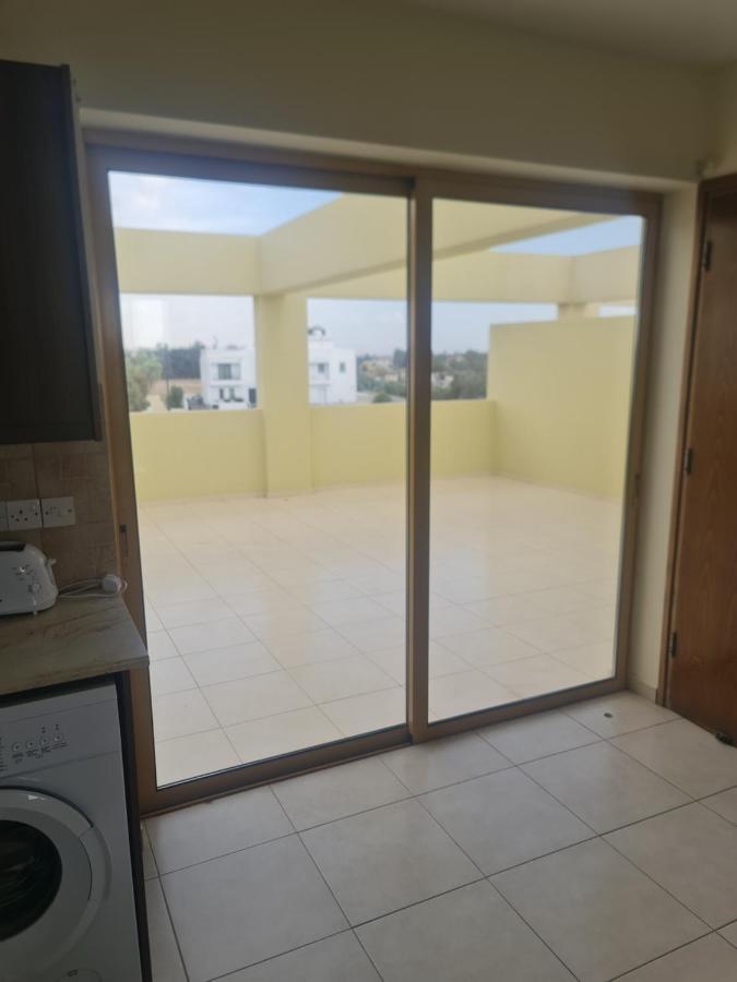 Appartamento Top Floor 1 Bdrm Aprtrmnt Dromolaxia Esterno foto