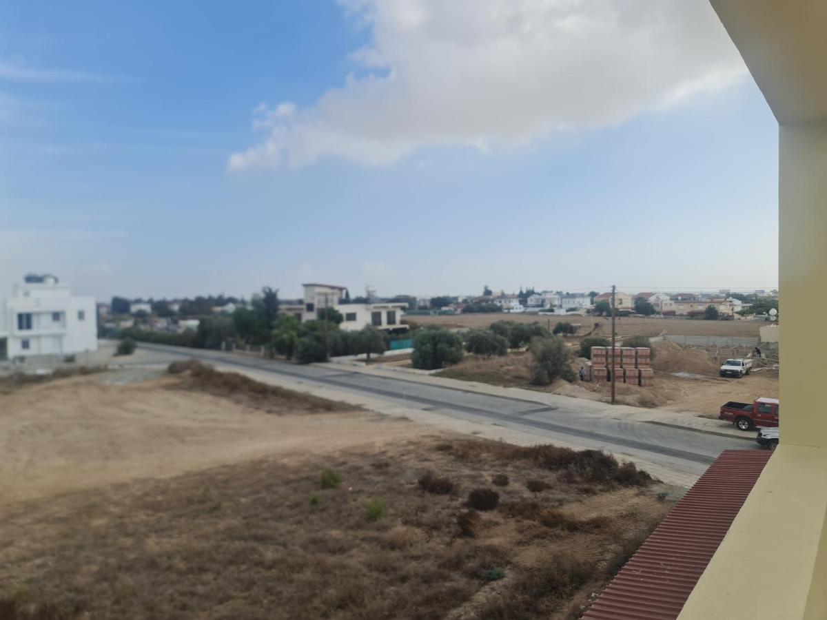 Appartamento Top Floor 1 Bdrm Aprtrmnt Dromolaxia Esterno foto